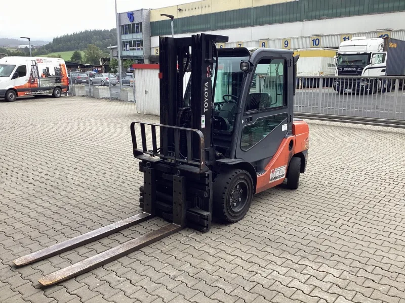 Toyota 52-8FDJF35 Dieselstapler, Baujahr 2013 – Schaaf-Gebrauchtgerät