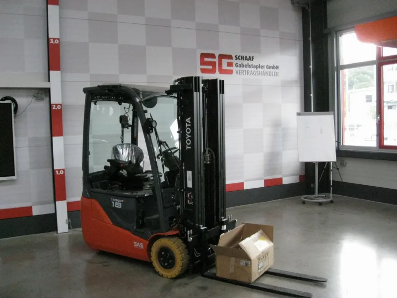 Toyota 8FBEK18T - II Elektro 3 Rad-Stapler, Baujahr 2023 – Schaaf-Gebrauchtgerät