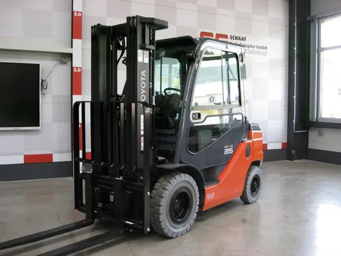 Toyota 02-8FGF25 - II Treibgasstapler, Baujahr 2023 – Schaaf-Gebrauchtgerät