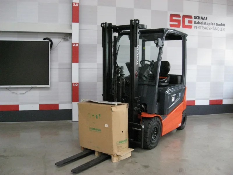 Toyota 9FBMK25T Elektro 4 Rad-Stapler, Baujahr 2023 – Schaaf-Gebrauchtgerät